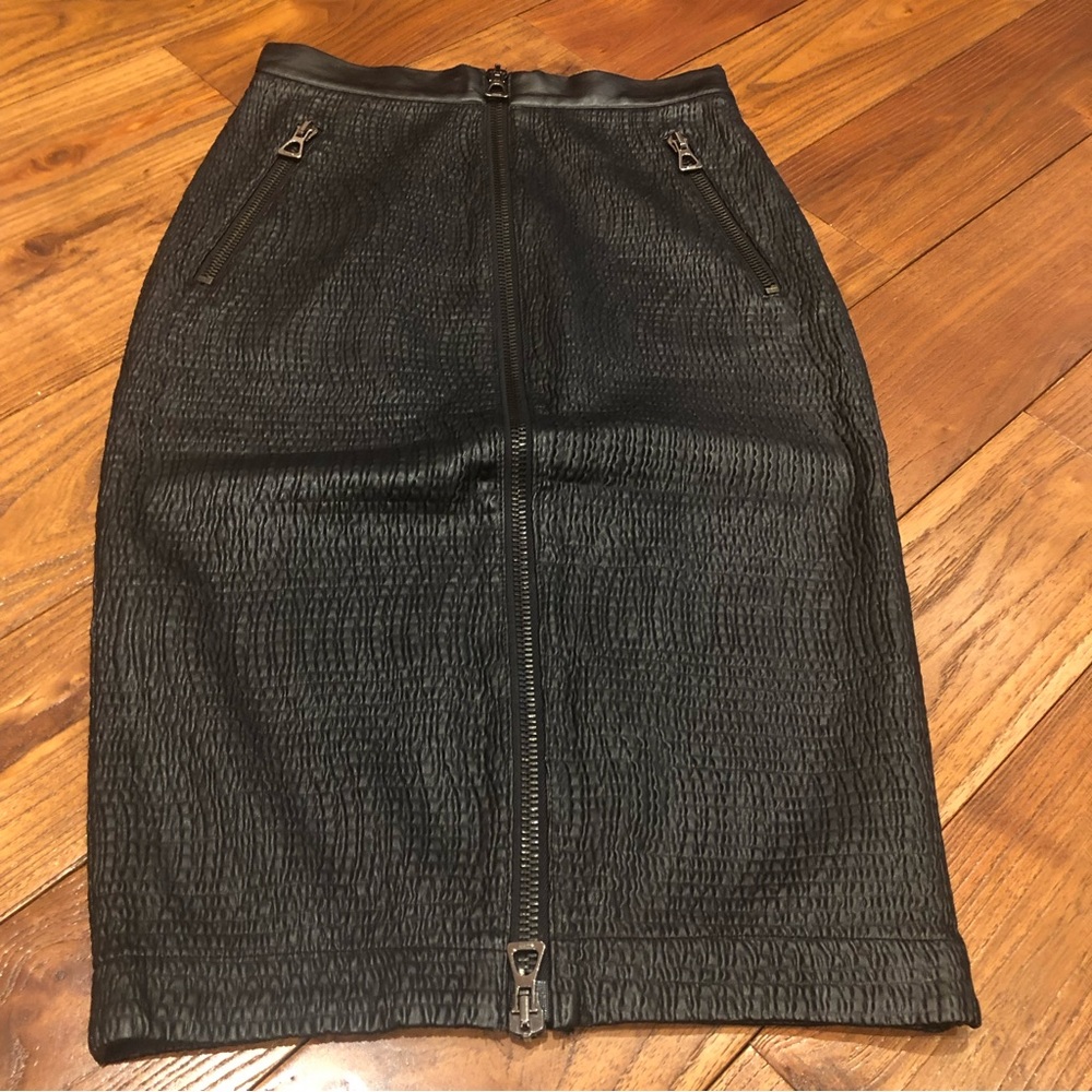 Black Tenax zip up faux leather textured shirt with 2 zippered pockets sz small